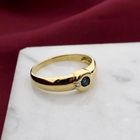 Afbeelding 2 van Gouden ring met saffier en diamant; 0,01 ct. 