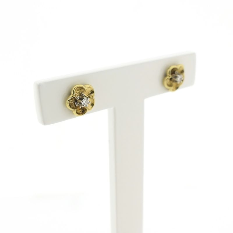 Image 3 of Gold stud earrings of a flower with diamond | 0.06 ct.