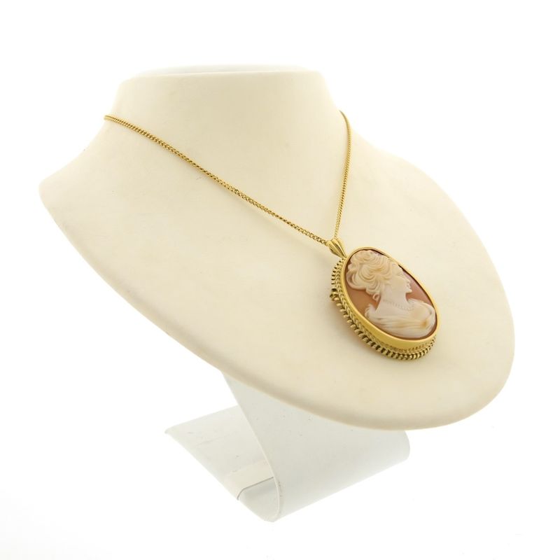 Image 8 of Antique gold brooch/pendant with cameo