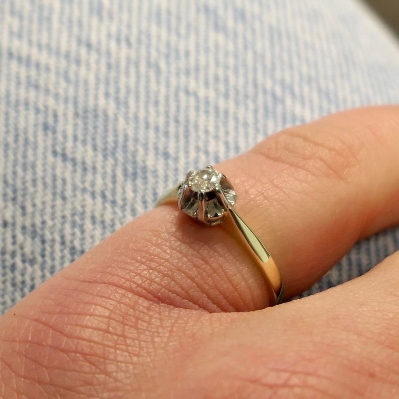 Image 7 of Gold solitaire ring with diamond; 0.07 ct.