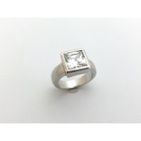 Silver ring; brand ZINZI | Size 17
