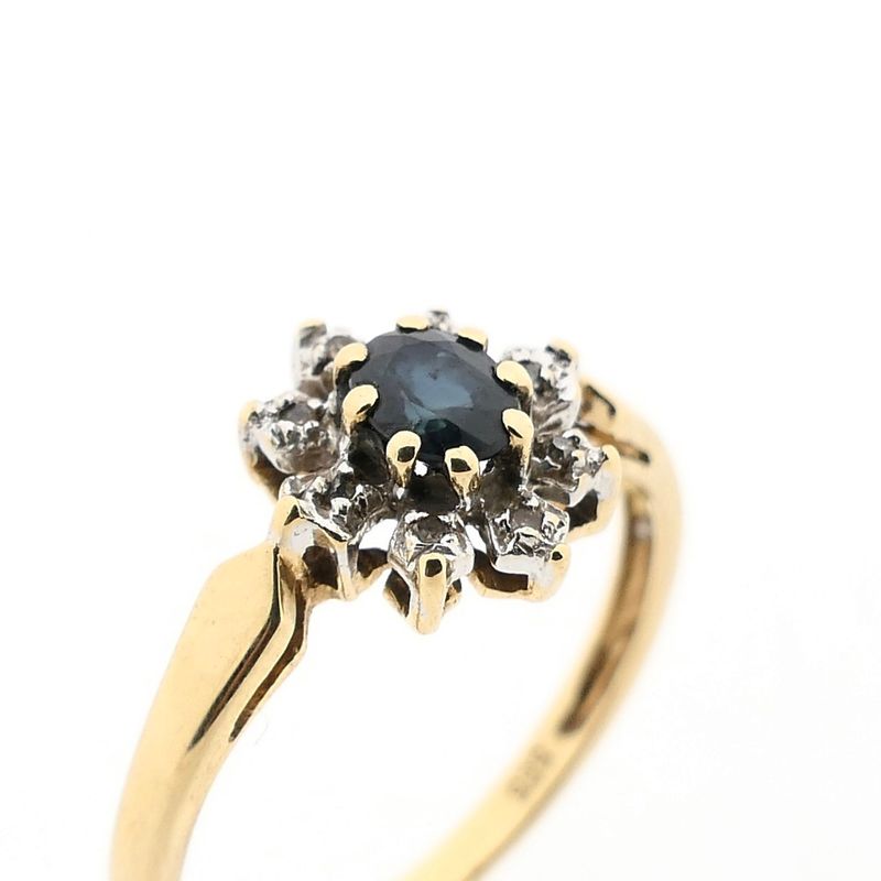 Afbeelding 3 van Gouden ring met saffier en diamant; 0,04 ct.