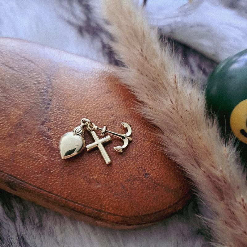 Image 2 of Gold pendant; Faith, hope, and love