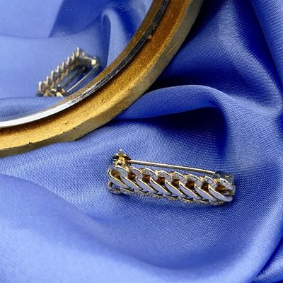 Vintage gold link brooch Image 2 of Vintage gold link brooch