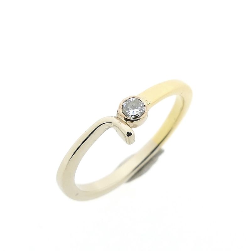 Image 1 of Two-tone gold ring with diamond; 0.10 ct.