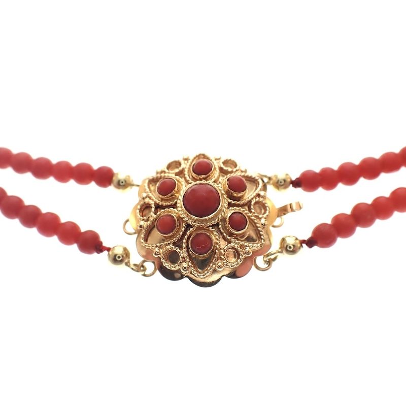 Image 2 of Blood coral bead necklace with gold clasp; Antique | 36 cm