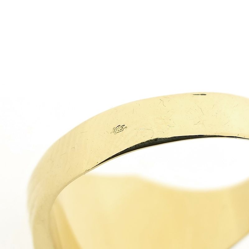 Image 8 of Gold signet ring with onyx