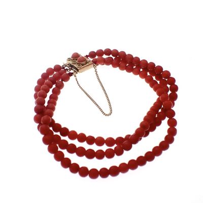 Image 2 of Red coral beads bracelet with gold clasp; Antique | Ø 56mm