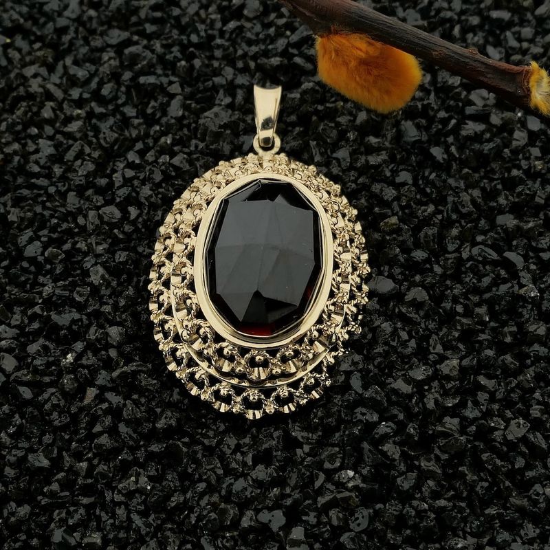 Image 10 of Vintage gold pendant with garnet