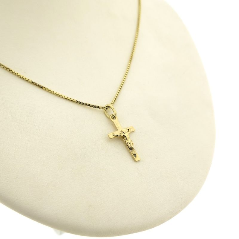 Image 10 of Gold pendant of a cross with corpus