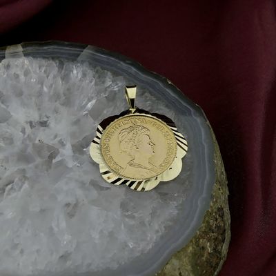 Image 2 of Gold pendant of a 10-guilder coin; Queen Wilhelmina 1913