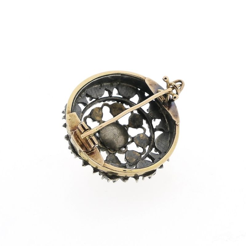 Image 4 of Antique gold brooch with diamonds approx. 0.27 ct.