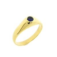 Gold solitaire ring with sapphire