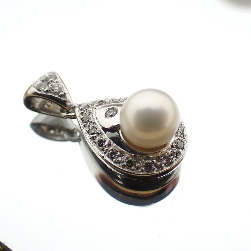 Image 8 of White gold pendant with pearl and diamonds; 0.13 ct.
