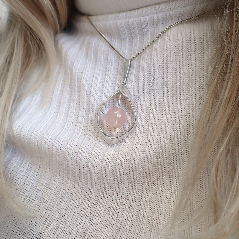 Image 3 of Silver pendant with rose quartz