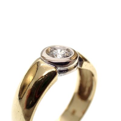 Image 2 of Gold solitaire ring with diamond 0.17 ct.