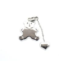 18 carat white gold pendant of a (teddy) bear