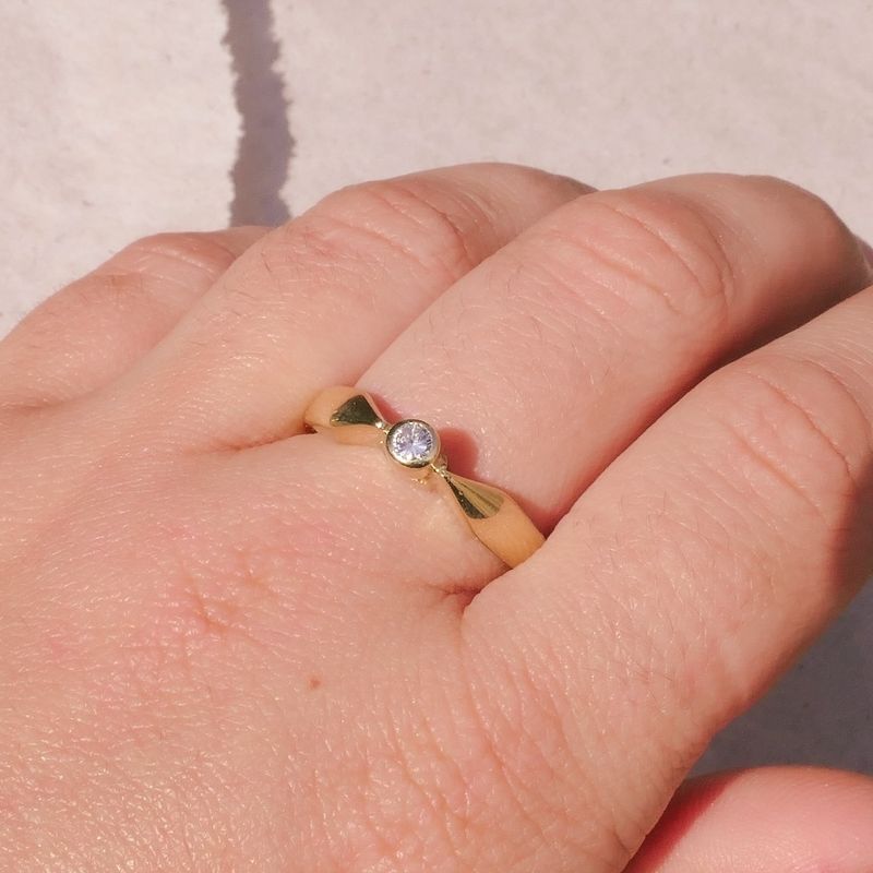 Image 9 of Gold solitaire ring with diamond; 0.17 ct.