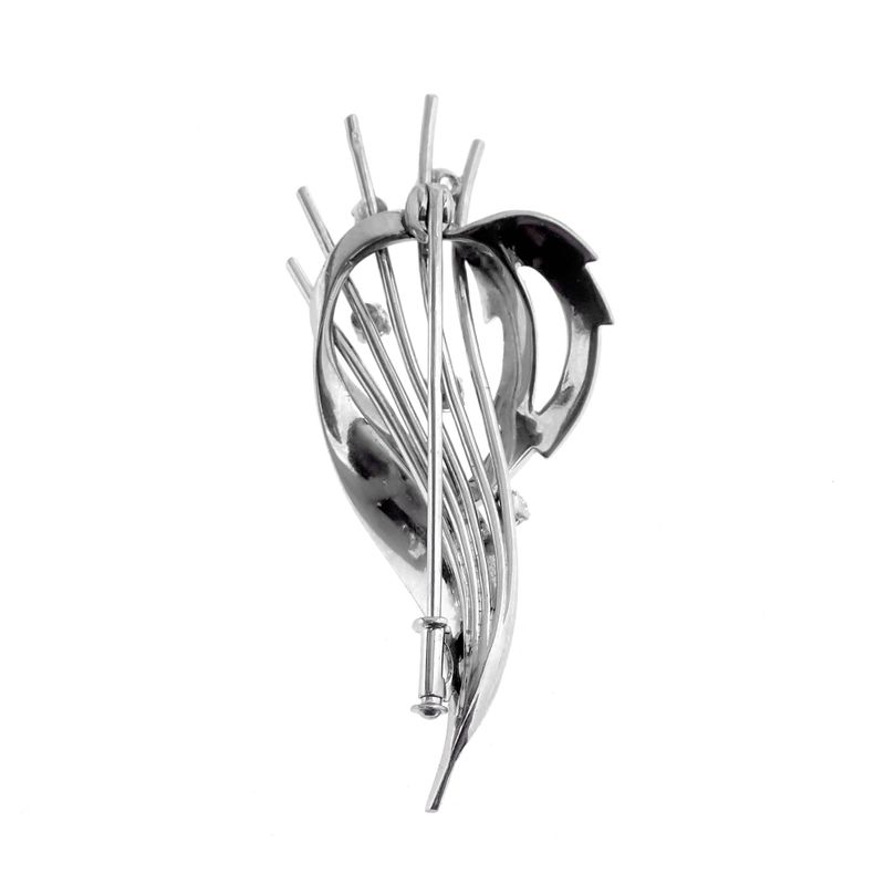 Image 7 of White gold brooch with diamonds; 0.30 ct.