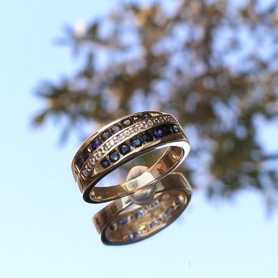 Image 2 of Gold ring with sapphire and diamond 0.04 ct.