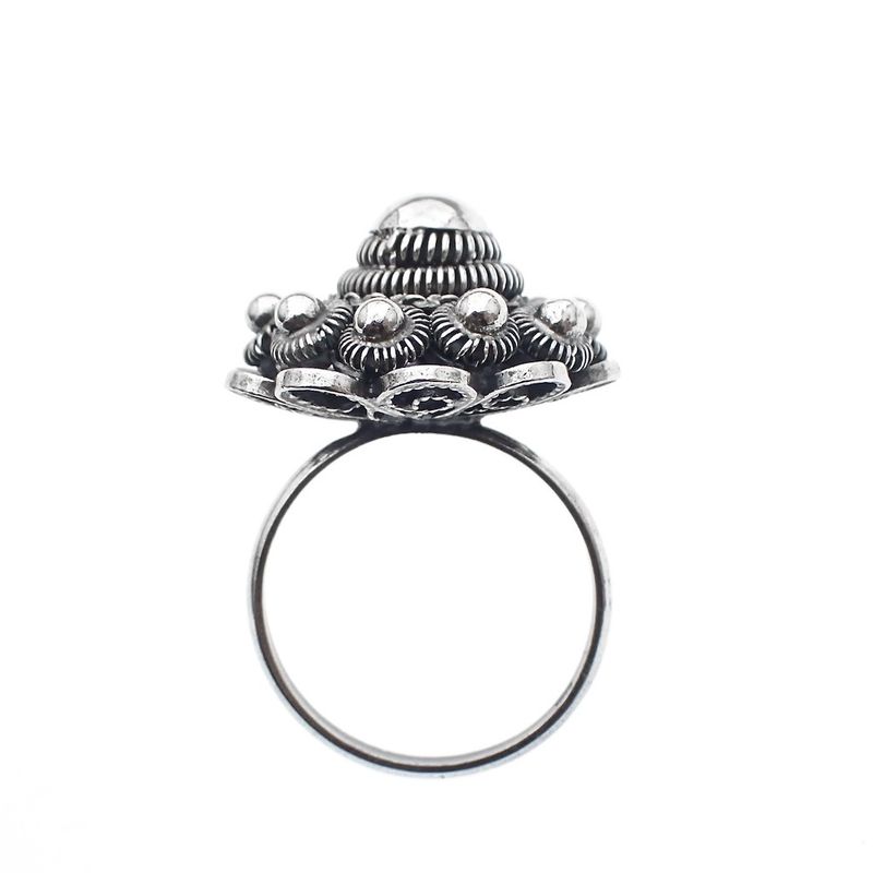 Image 4 of Silver ring with Zeeland button