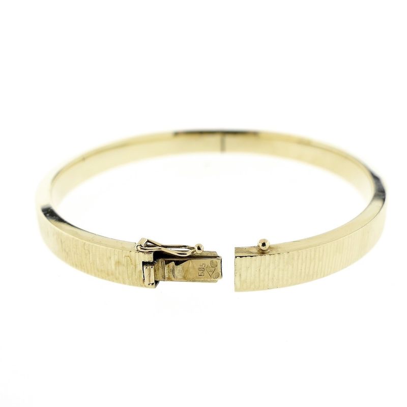 Image 4 of Gold slave bracelet with pattern; Size M