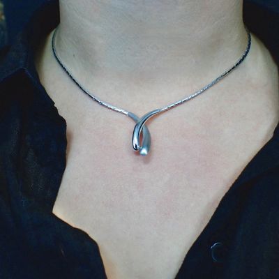 Image 2 of White gold cobra link necklace with fixed pendant | 40 cm