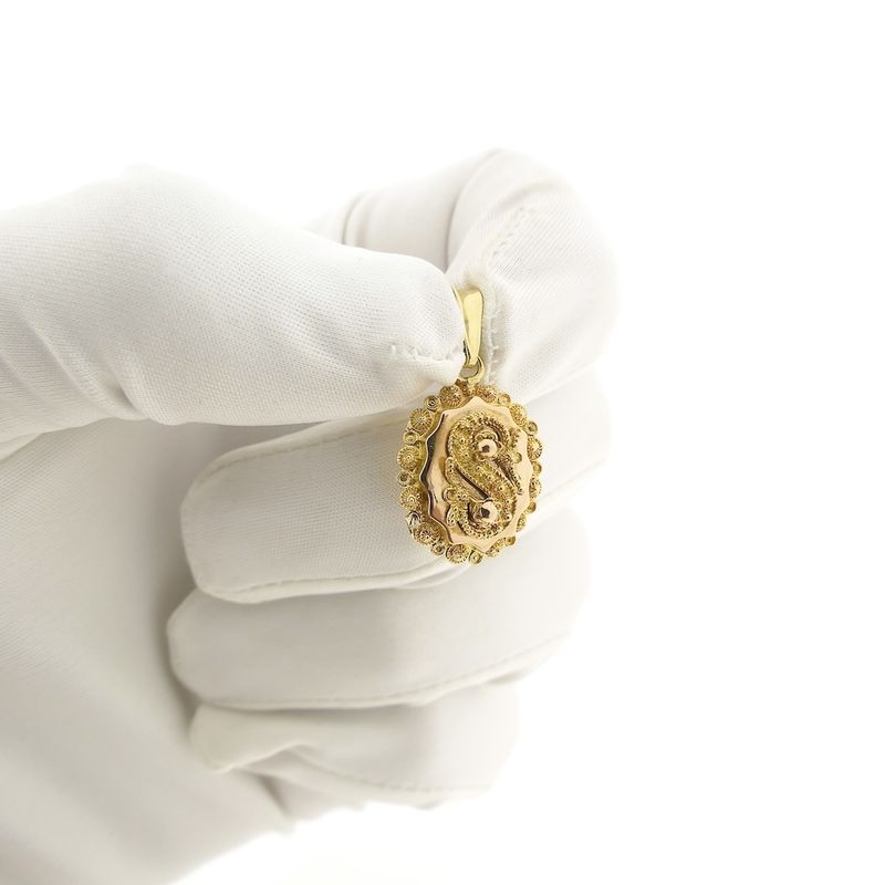 Image 11 of Two-tone antique gold pendant with Zeeland knots