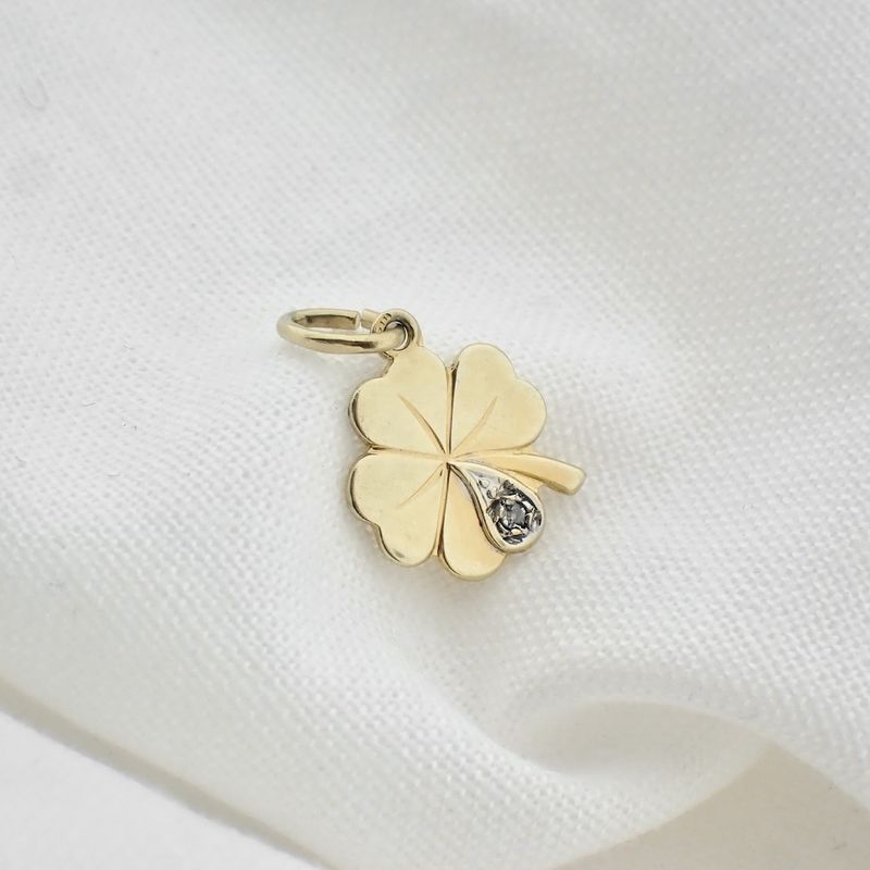 Image 4 of Gold pendant of a four-leaf clover with diamond | 0.005 ct.