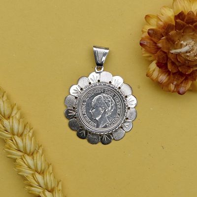 Image 2 of Silver quarter as a pendant | Wilhelmina 1941