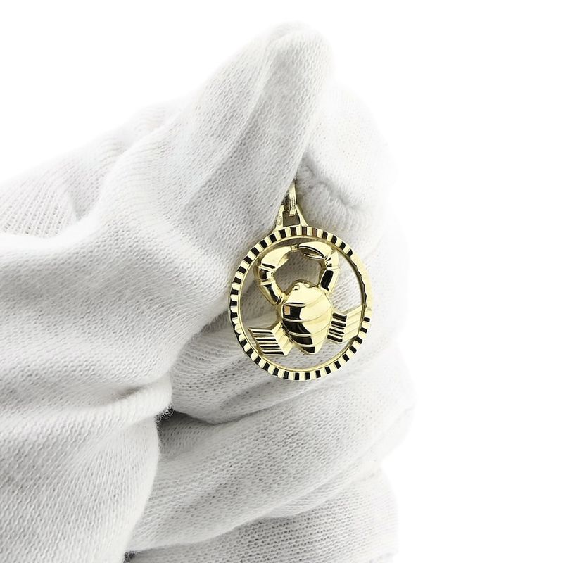 Image 7 of Gold zodiac sign pendant Cancer