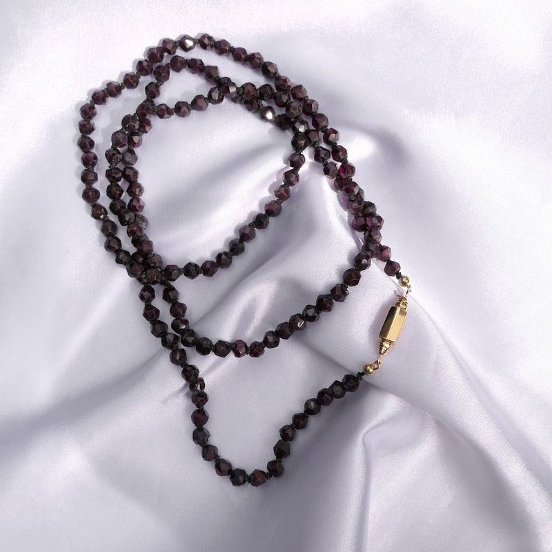 Image 2 of Garnet necklace/saucer with gold clasp; Antique | 80 cm