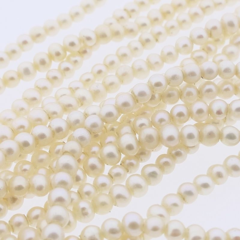 Image 7 of Pearl necklace with gold clasp