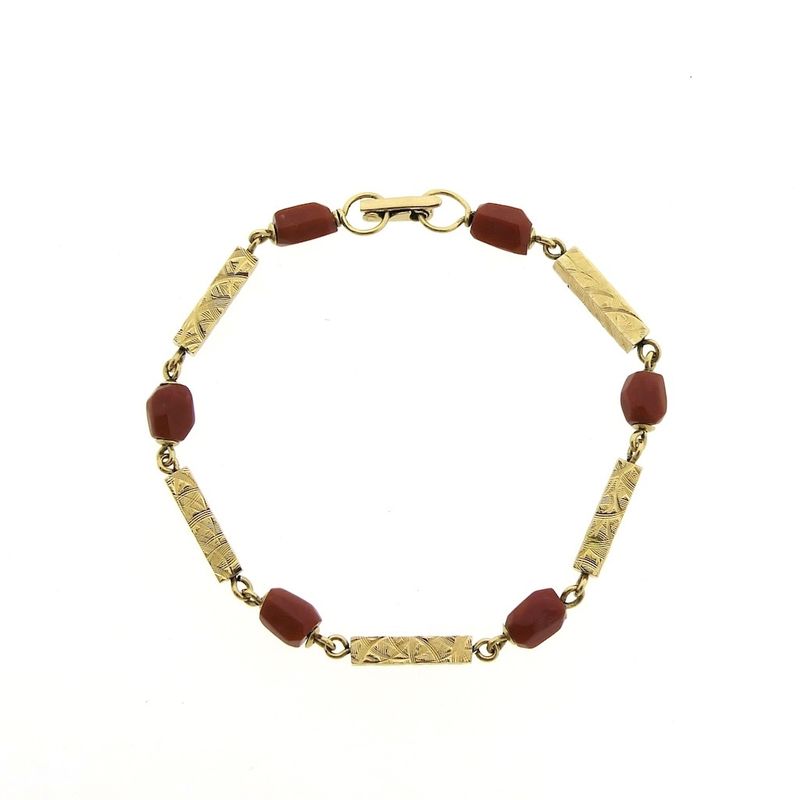 Image 3 of Vintage gold bracelet with red coral