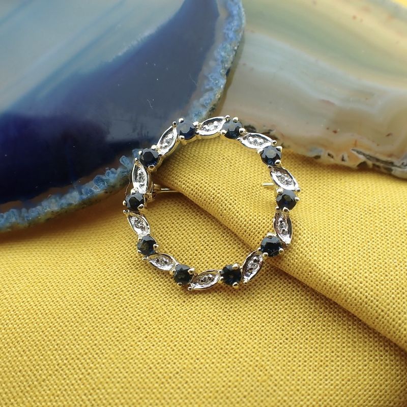 Image 10 of Gold brooch with sapphire and diamonds | 0.05 ct.