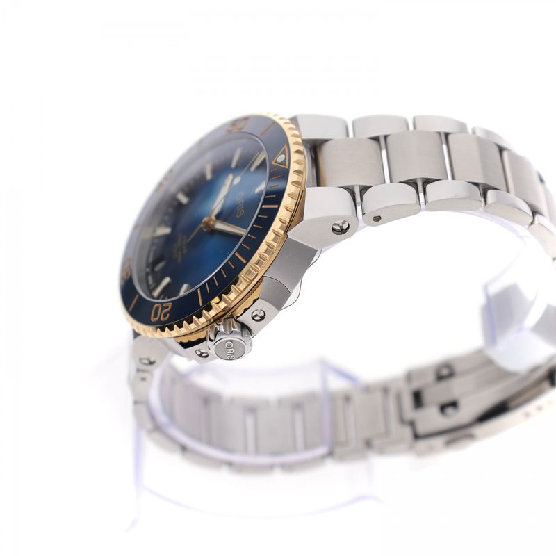 Image 5 of Oris Aquis Date '5-Days' Cal. 400; 18k Gold/Steel Watch