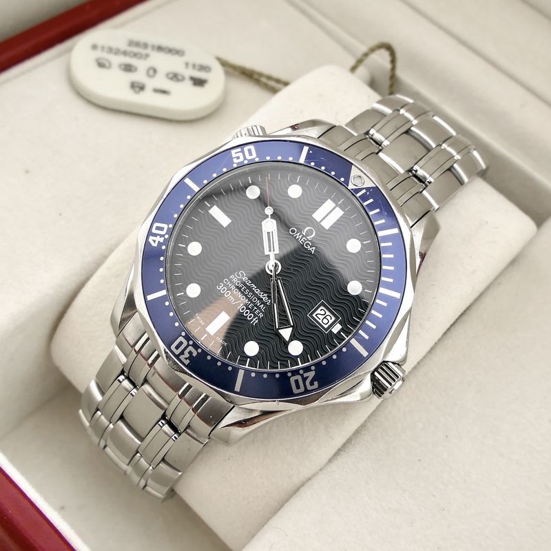 Image 22 of Omega Seamaster 300m 'James Bond' 2531.80.00; Automatic men's diving watch