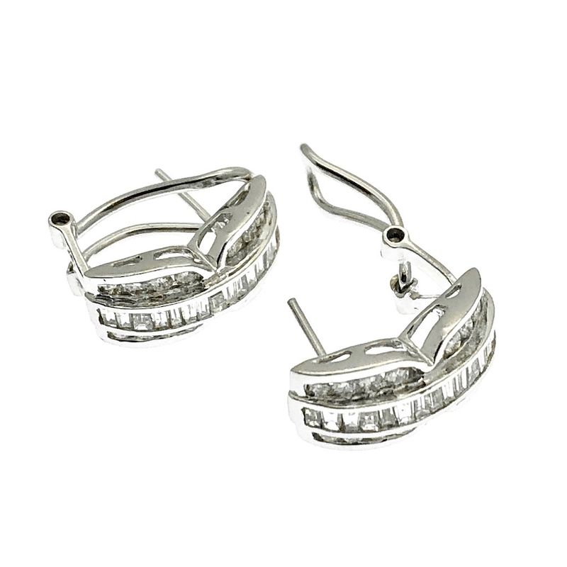 Image 4 of 18-karat white gold earrings with brilliant and baguette-cut diamonds, 1.28 ct in total