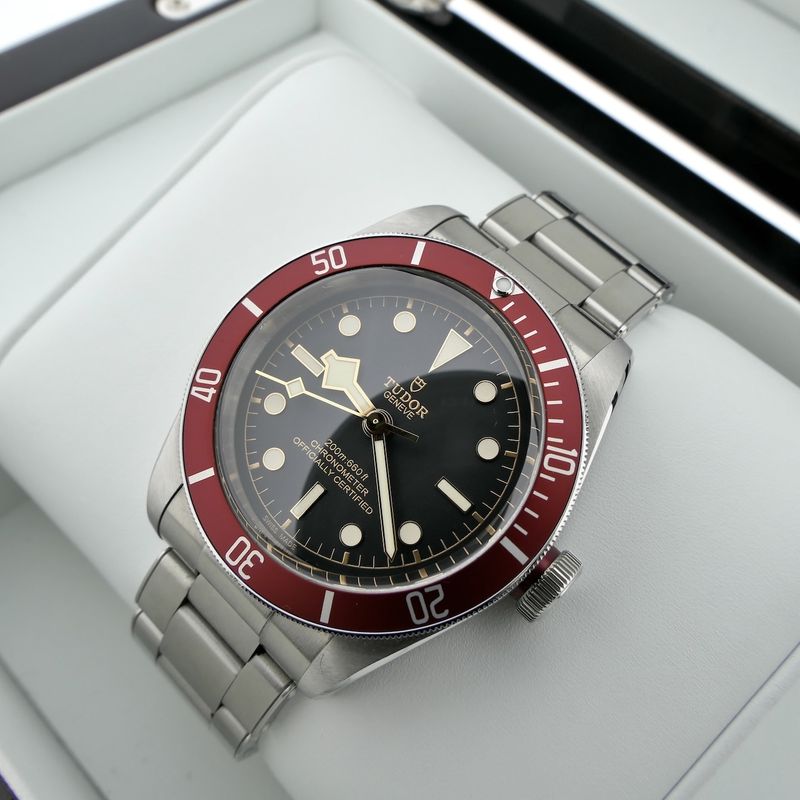 Image 17 of Tudor Black Bay 41mm 'Burgundy' 79230R; Automatic men's watch