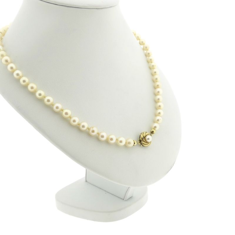 Image 3 of Vintage pearl necklace with gold clasp