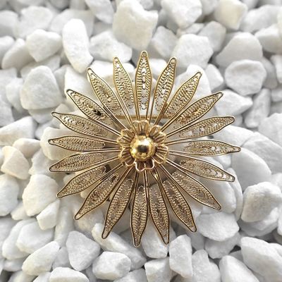Gold brooch as a flower | Vintage Image 2 of Gold brooch as a flower | Vintage