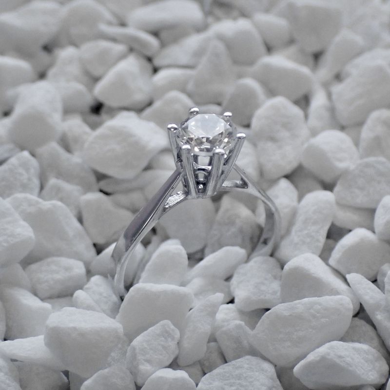 Image 6 of White gold ring with zirconia stone
