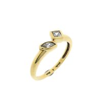 Gold ring with zirconia
