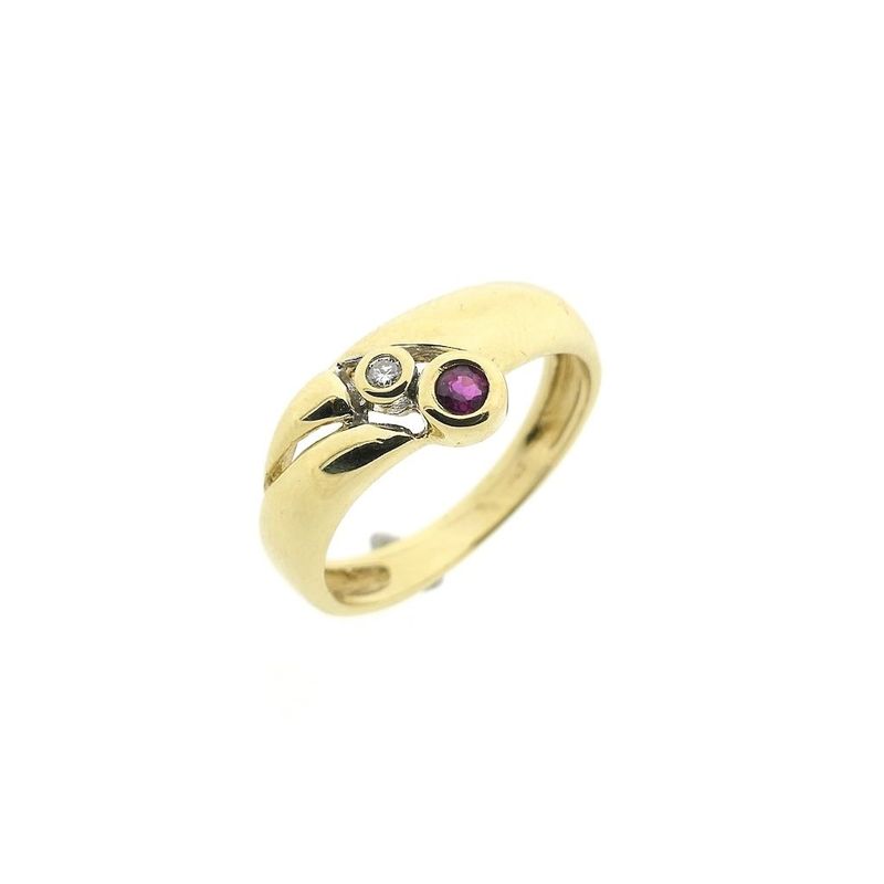 Image 1 of Gold ring with ruby and diamond; 0.02 ct.