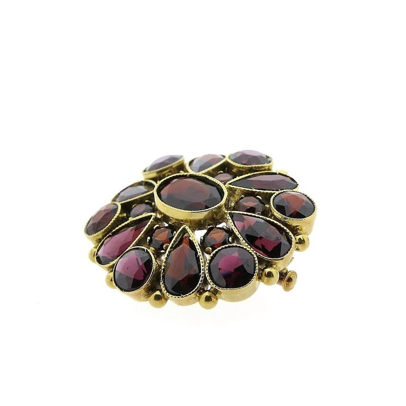 Image 3 of Vintage gold brooch with garnet