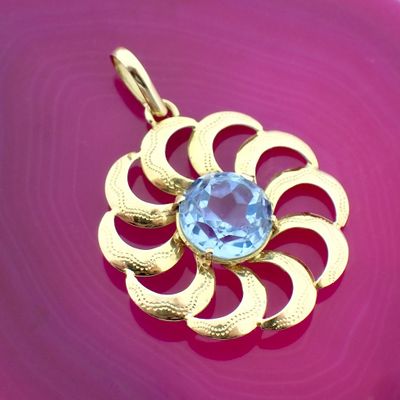 Image 2 of Gold pendant with topaz