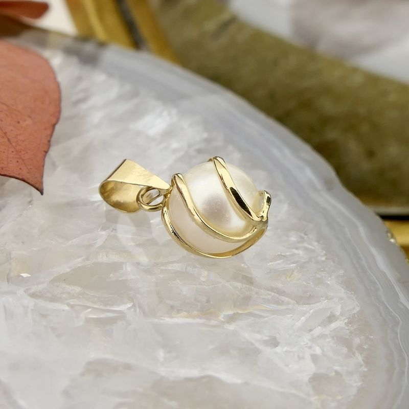 Image 2 of Gold solitaire pendant with pearl | Vintage