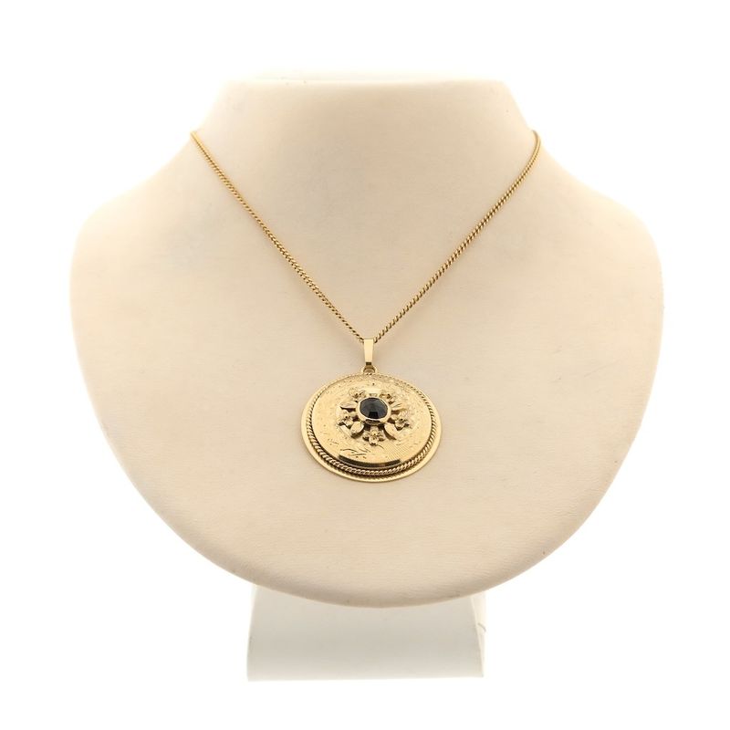 Image 5 of Gold pendant with garnet