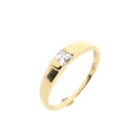 Gold ring with zirconia