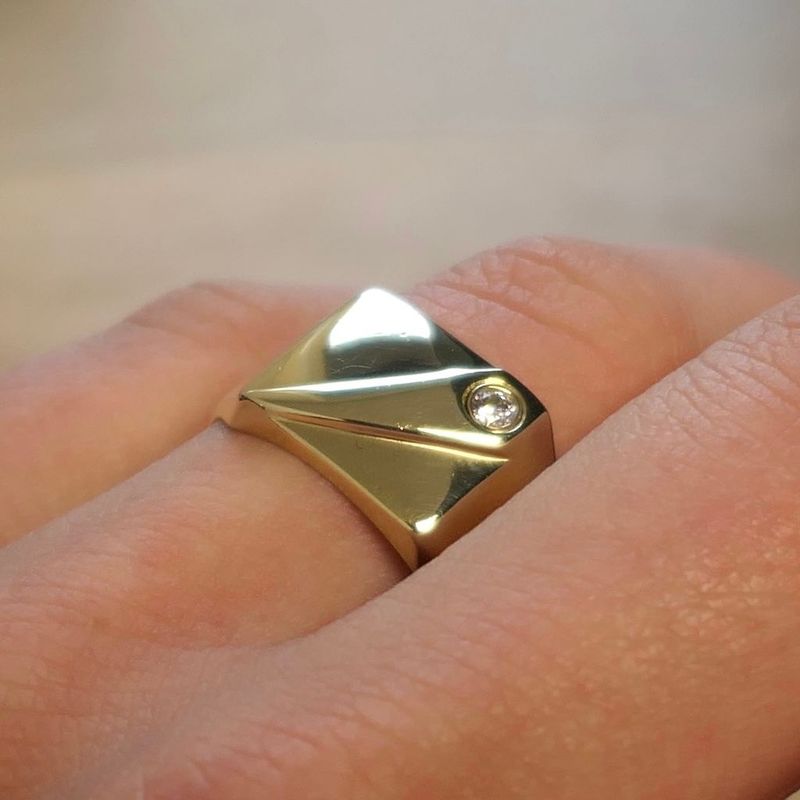 Image 7 of Gold signet ring with diamond; 0.07 ct.